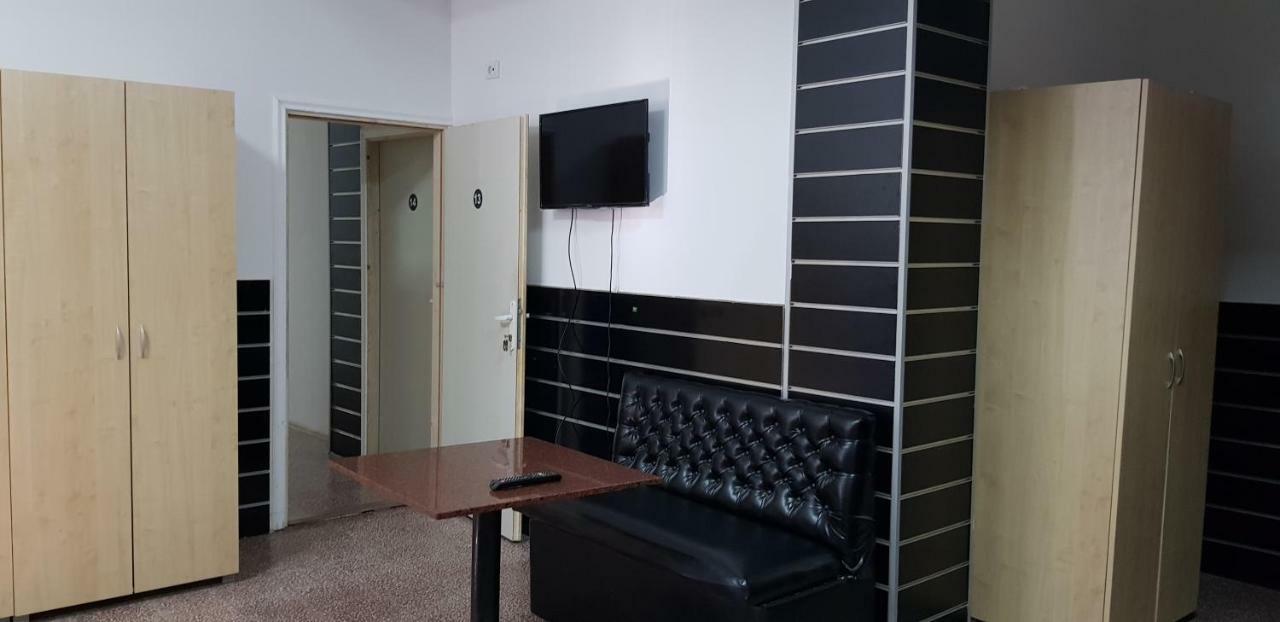 Dnd-X Hotell Pančevo Eksteriør bilde